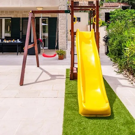 Janie With A Pool For Up To 16 People Вилла *