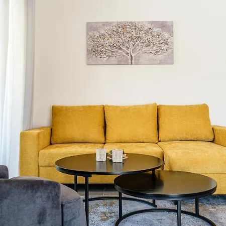 Janie With A Pool For Up To 16 People فيلة *