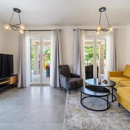 Janie - Luxury Multi-level Estate With Pool * Supetar