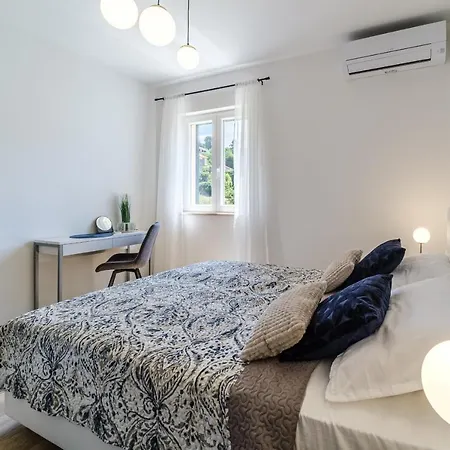 Janie With A Pool For Up To 16 People * سوبيتار