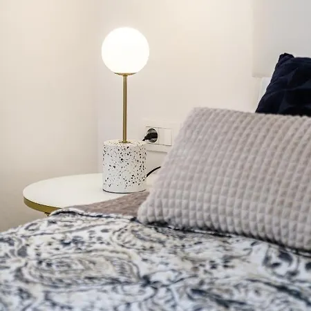 Janie With A Pool For Up To 16 People فيلة سوبيتار