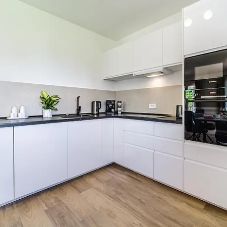 Janie With A Pool For Up To 16 People