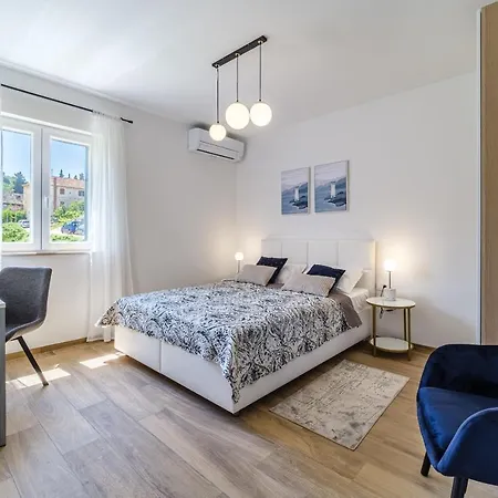 Janie With A Pool For Up To 16 People