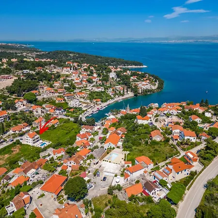 فيلة Janie With A Pool For Up To 16 People سوبيتار