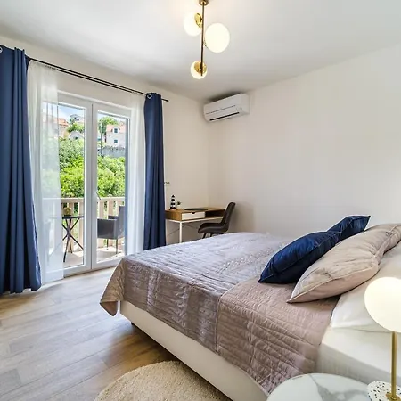 Janie With A Pool For Up To 16 People