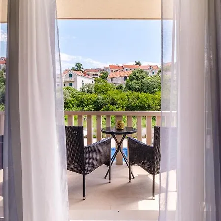 Villa Janie With A Pool For Up To 16 People *