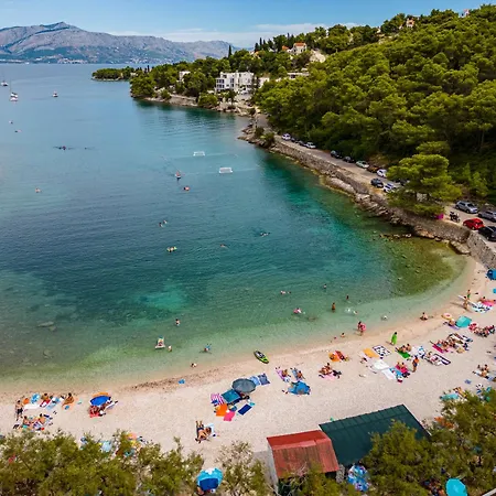 Janie With A Pool For Up To 16 People سوبيتار