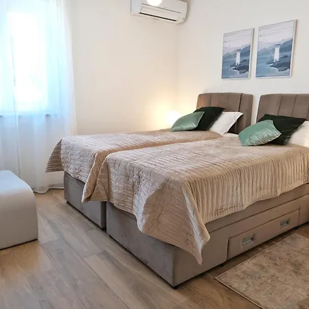 Villa Janie With A Pool For Up To 16 People Supetar