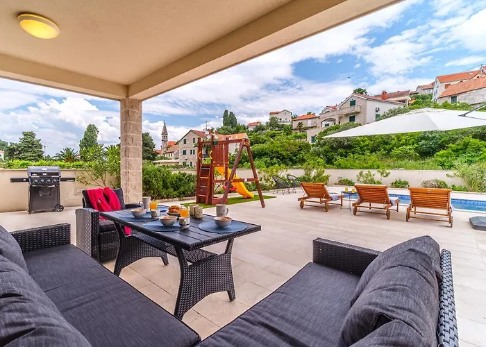 Janie With A Pool For Up To 16 People Villa *