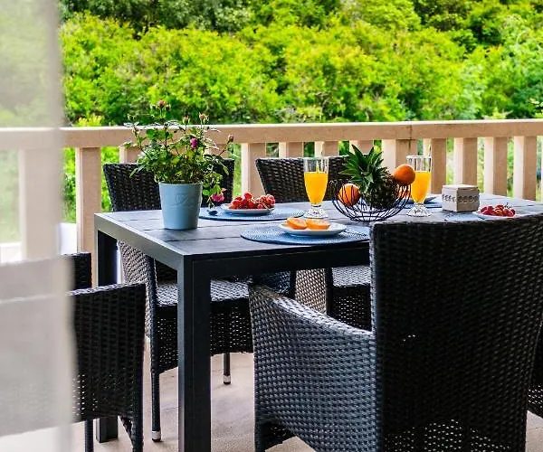Villa Janie With A Pool For Up To 16 People San Pietro di Brazza
