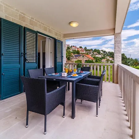 Janie With A Pool For Up To 16 People Villa Supetar